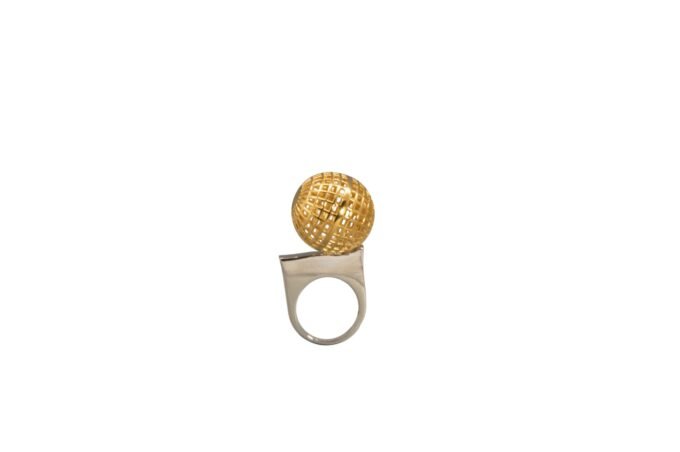 Kinēsis wave perforated ring